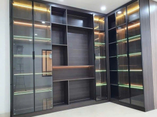 Kính ốp bếp – Giải pháp thẩm mỹ, sạch sẽ cho không gian bếp hiện đại