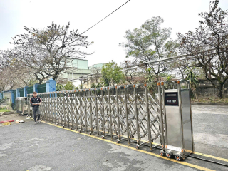 Hoàn Thiện Cửa Tự Động Inox